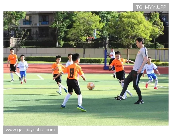 以足球运动资助计划推动青少年体育事业全面发展